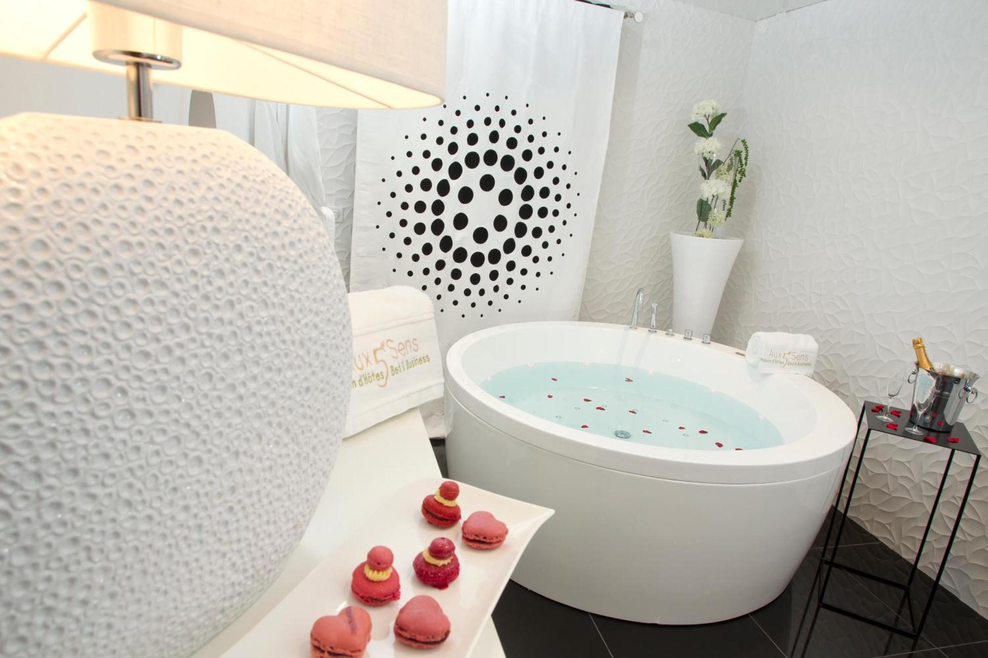 Bed and Breakfast Aux 5 Sens Tillé Zewnętrze zdjęcie